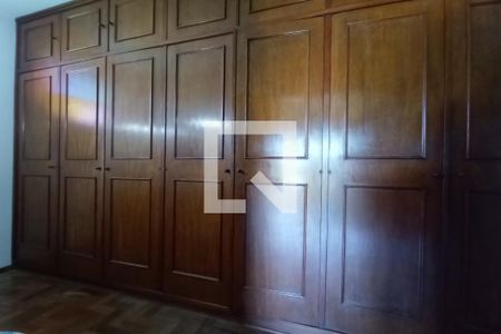 Casa de condomínio à venda com 1400m², 5 quartos e 4 vagasCloset do quarto