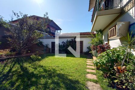 Casa de condomínio à venda com 1400m², 5 quartos e 4 vagasQuintal