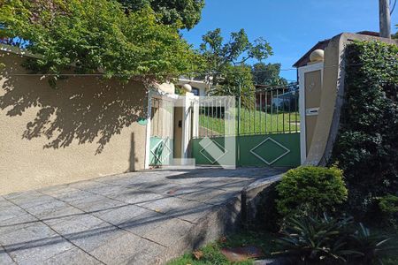 Casa de condomínio à venda com 1400m², 5 quartos e 4 vagasFachada