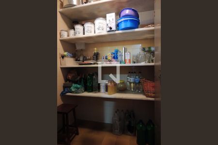 Casa de condomínio à venda com 1400m², 5 quartos e 4 vagasDespensa