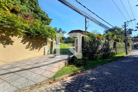 Casa de condomínio à venda com 1400m², 5 quartos e 4 vagasFachada