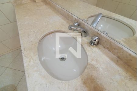 Apartamento para alugar com 80m², 2 quartos e sem vagaBanheiro