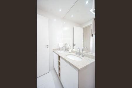 Apartamento à venda com 127m², 3 quartos e 3 vagasBanheiro da suíte 03