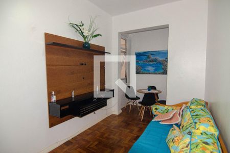Sala de Apartamento com 2 quartos, 65m² Copacabana