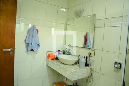 Casa de condomínio para alugar com 395m², 3 quartos e 3 vagasBanheiro da Suíte