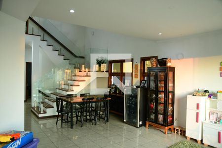 Sala de casa de condomínio para alugar com 3 quartos, 395m² em Jardim das Flores, Cotia
