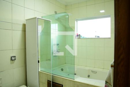 Casa de condomínio para alugar com 395m², 3 quartos e 3 vagasBanheiro da Suíte