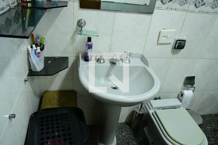 Casa de condomínio para alugar com 395m², 3 quartos e 3 vagasBanheiro Social