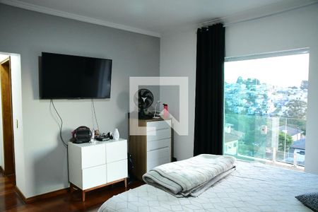 Casa de condomínio para alugar com 395m², 3 quartos e 3 vagasSuíte