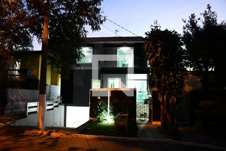 Casa de condomínio para alugar com 395m², 3 quartos e 3 vagasFachada