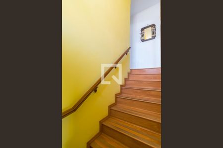 Escada de casa à venda com 3 quartos, 217m² em Vila Eldízia, Santo André