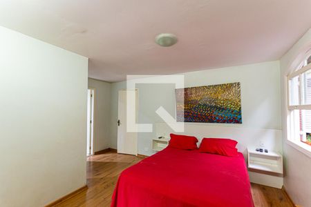 Casa à venda com 228m², 5 quartos e 4 vagas Casa à venda com 228m², 5 quartos e 4 vagasSuite 2