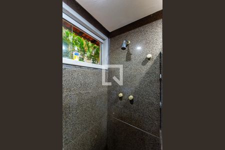 Casa à venda com 228m², 5 quartos e 4 vagas Casa à venda com 228m², 5 quartos e 4 vagasBanheiro da Suite