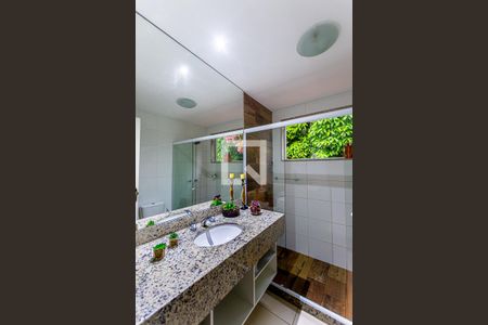 Casa à venda com 228m², 5 quartos e 4 vagas Casa à venda com 228m², 5 quartos e 4 vagasBanheiro da Suite 2