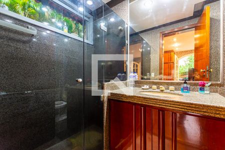 Casa à venda com 228m², 5 quartos e 4 vagas Casa à venda com 228m², 5 quartos e 4 vagasBanheiro da Suite