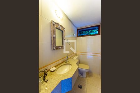 Casa à venda com 228m², 5 quartos e 4 vagas Casa à venda com 228m², 5 quartos e 4 vagasBanheiro da Área Gourmet