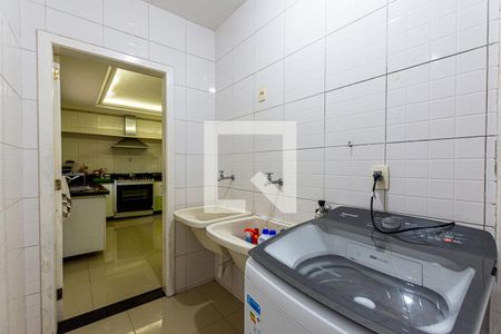 Casa à venda com 228m², 5 quartos e 4 vagas Casa à venda com 228m², 5 quartos e 4 vagasÁrea de Serviço