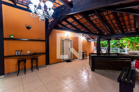 Casa à venda com 228m², 5 quartos e 4 vagas Casa à venda com 228m², 5 quartos e 4 vagasÁrea Externa