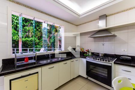 Casa à venda com 228m², 5 quartos e 4 vagas Casa à venda com 228m², 5 quartos e 4 vagasCozinha