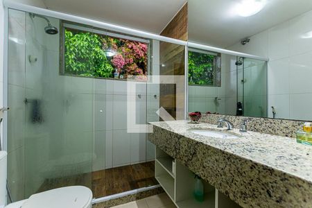 Casa à venda com 228m², 5 quartos e 4 vagas Casa à venda com 228m², 5 quartos e 4 vagasBanheiro da Banheiro da Suite 2