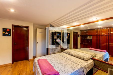 Casa à venda com 228m², 5 quartos e 4 vagas Casa à venda com 228m², 5 quartos e 4 vagasSuite