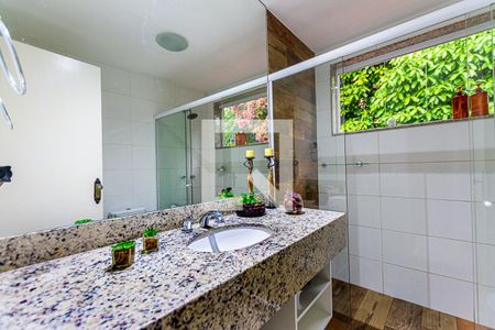 Casa à venda com 228m², 5 quartos e 4 vagas Casa à venda com 228m², 5 quartos e 4 vagasBanheiro da Suite 2