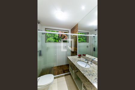 Casa à venda com 228m², 5 quartos e 4 vagas Casa à venda com 228m², 5 quartos e 4 vagasBanheiro da Banheiro da Suite 2