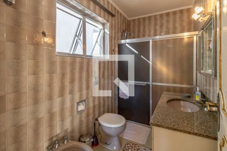 Casa à venda com 290m², 3 quartos e 3 vagasBanheiro 1 da Suíte