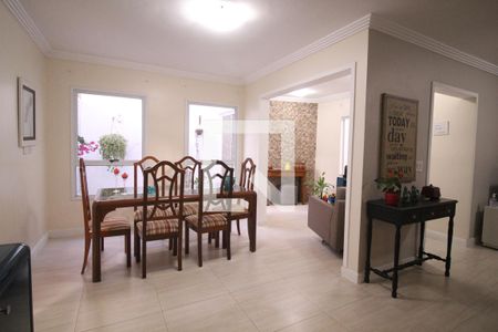 Sala de casa de condomínio à venda com 3 quartos, 220m² em Santa Teresinha, São Paulo