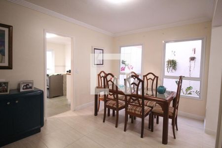 Sala de casa de condomínio à venda com 3 quartos, 220m² em Santa Teresinha, São Paulo