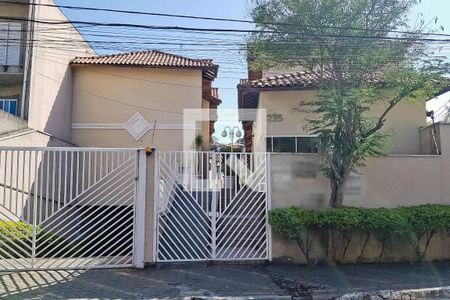 Casa à venda com 75m², 2 quartos e 3 vagas Casa à venda com 75m², 2 quartos e 3 vagasFachada