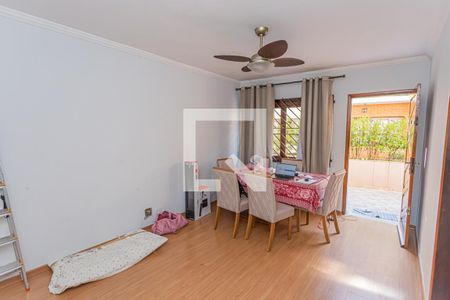 Casa à venda com 75m², 2 quartos e 3 vagas Casa à venda com 75m², 2 quartos e 3 vagasSala