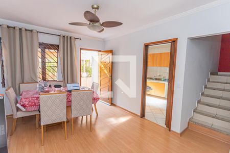 Casa à venda com 75m², 2 quartos e 3 vagas Casa à venda com 75m², 2 quartos e 3 vagasSala