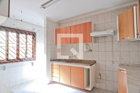 Casa à venda com 75m², 2 quartos e 3 vagas Casa à venda com 75m², 2 quartos e 3 vagasCozinha