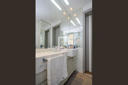 Apartamento para alugar com 104m², 3 quartos e 2 vagas Apartamento para alugar com 104m², 3 quartos e 2 vagasBanheiro da Suíte