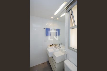 Apartamento para alugar com 104m², 3 quartos e 2 vagas Apartamento para alugar com 104m², 3 quartos e 2 vagasBanheiro Social