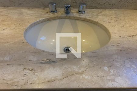 Apartamento à venda com 370m², 4 quartos e 5 vagas Apartamento à venda com 370m², 4 quartos e 5 vagasBanheiro da Suíte