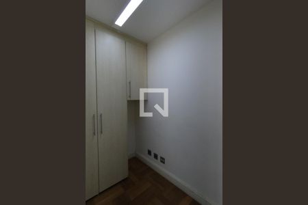 Apartamento à venda com 370m², 4 quartos e 5 vagas Apartamento à venda com 370m², 4 quartos e 5 vagasQuarto de Serviço