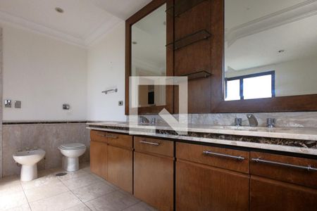 Apartamento à venda com 370m², 4 quartos e 5 vagas Apartamento à venda com 370m², 4 quartos e 5 vagasBanheiro da Suíte 3