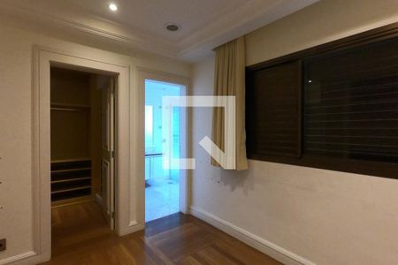 Apartamento à venda com 370m², 4 quartos e 5 vagas Apartamento à venda com 370m², 4 quartos e 5 vagasSuíte 4