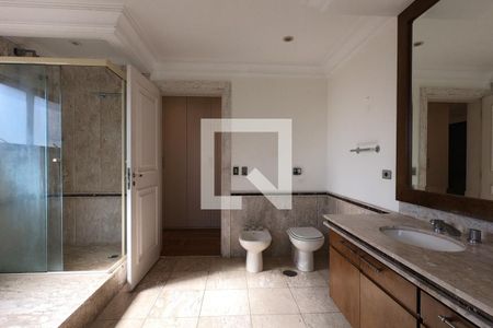 Apartamento à venda com 370m², 4 quartos e 5 vagas Apartamento à venda com 370m², 4 quartos e 5 vagasBanheiro da Suíte 3