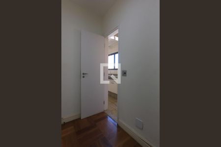 Apartamento à venda com 370m², 4 quartos e 5 vagas Apartamento à venda com 370m², 4 quartos e 5 vagasQuarto de Serviço