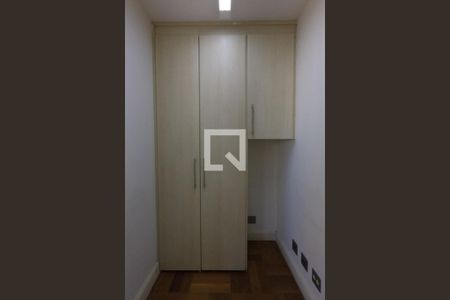 Apartamento à venda com 370m², 4 quartos e 5 vagas Apartamento à venda com 370m², 4 quartos e 5 vagasQuarto de Serviço