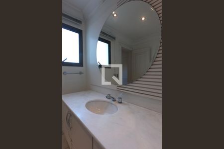 Apartamento à venda com 370m², 4 quartos e 5 vagas Apartamento à venda com 370m², 4 quartos e 5 vagasBanheiro da Suíte 2
