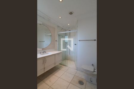 Apartamento à venda com 370m², 4 quartos e 5 vagas Apartamento à venda com 370m², 4 quartos e 5 vagasBanheiro da Suíte 2