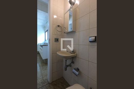 Apartamento à venda com 370m², 4 quartos e 5 vagas Apartamento à venda com 370m², 4 quartos e 5 vagasBanheiro de Serviço