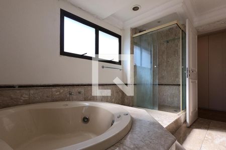 Apartamento à venda com 370m², 4 quartos e 5 vagas Apartamento à venda com 370m², 4 quartos e 5 vagasBanheiro da Suíte 3