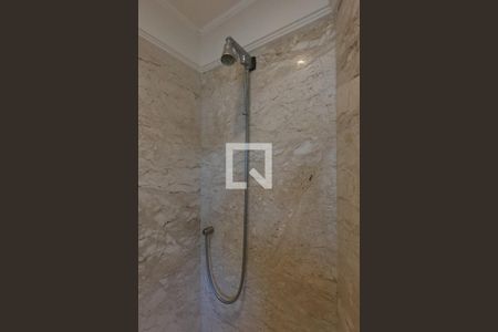 Apartamento à venda com 370m², 4 quartos e 5 vagas Apartamento à venda com 370m², 4 quartos e 5 vagasBanheiro da Suíte