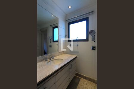 Apartamento à venda com 370m², 4 quartos e 5 vagas Apartamento à venda com 370m², 4 quartos e 5 vagasBanheiro da Suíte