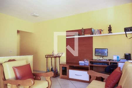 Casa à venda com 327m², 3 quartos e 2 vagasEscritório